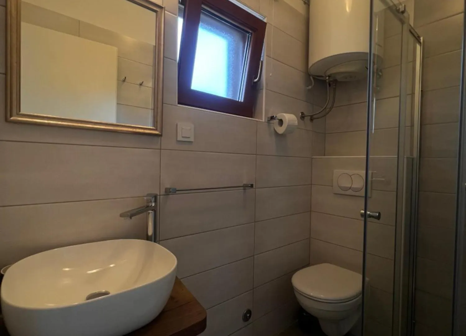 Apartments Tomic بريمونتيرا